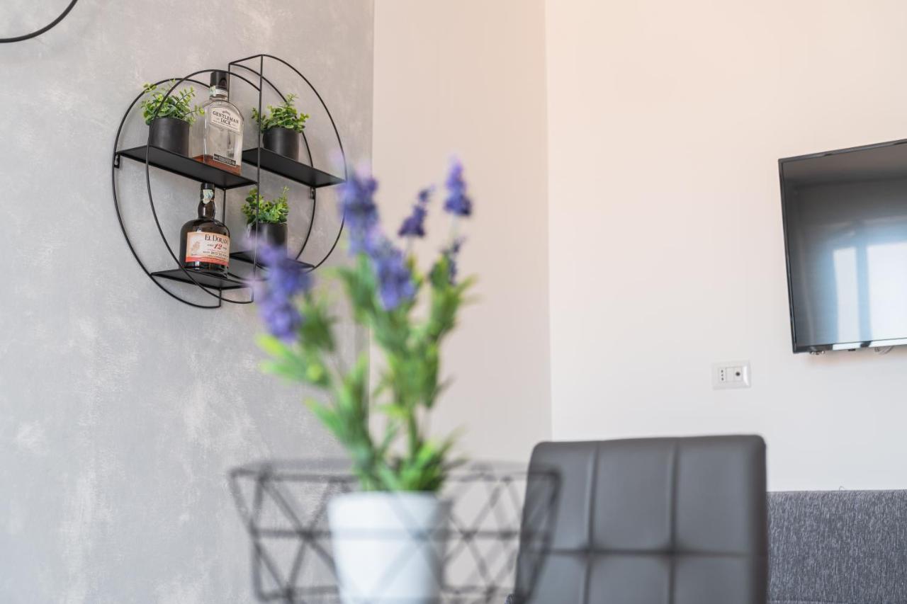 Almi - Guest Apartment Porto Torres Bagian luar foto
