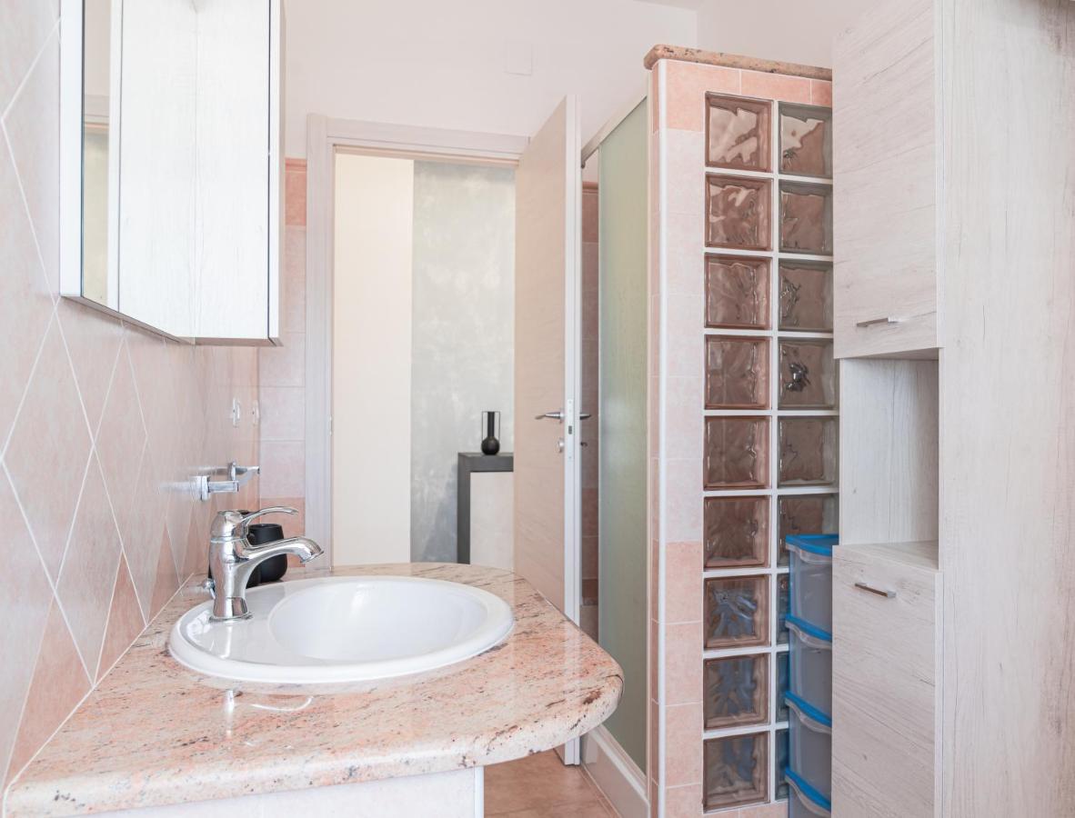 Almi - Guest Apartment Porto Torres Bagian luar foto