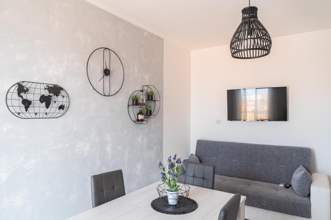 Almi - Guest Apartment Porto Torres Bagian luar foto